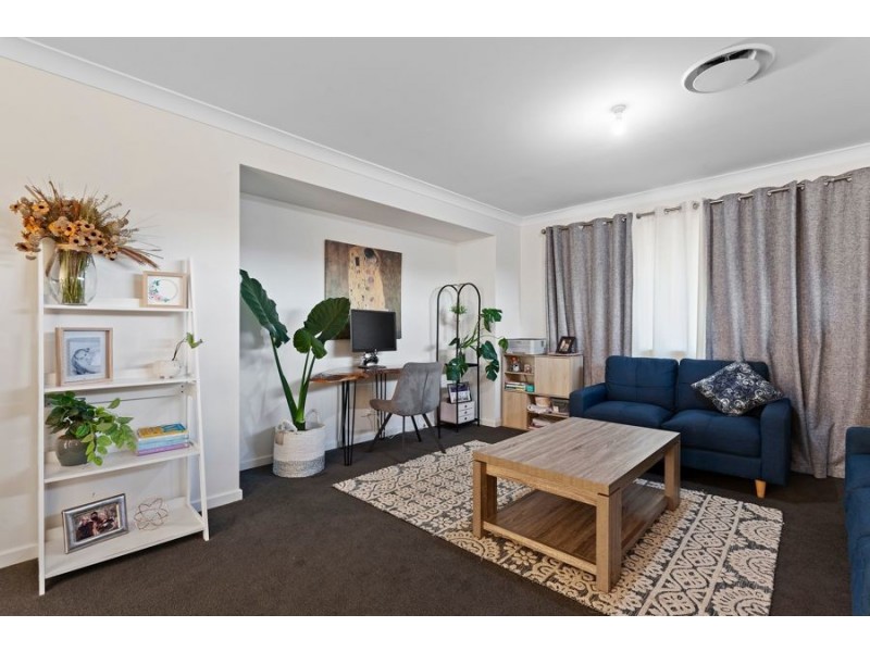 17 Skyline Drive, Withcott QLD 4352