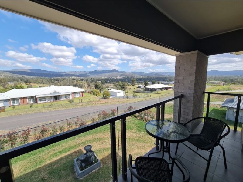 17 Skyline Drive, Withcott QLD 4352