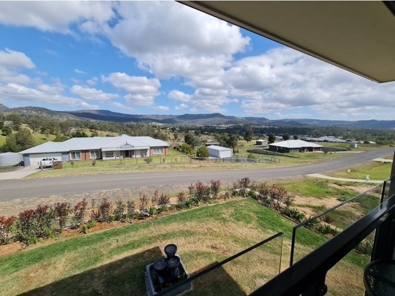 17 Skyline Drive, Withcott QLD 4352