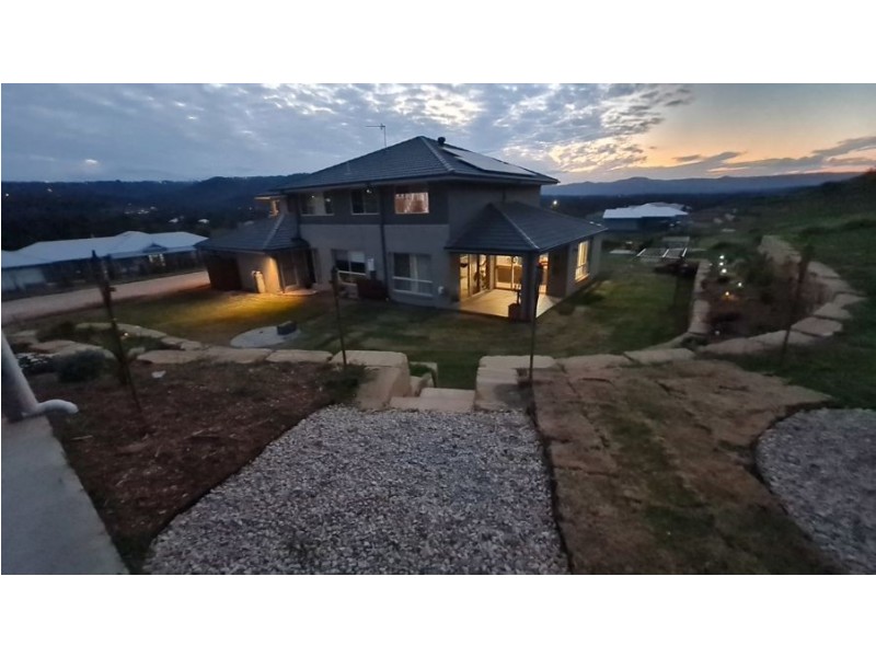 17 Skyline Drive, Withcott QLD 4352