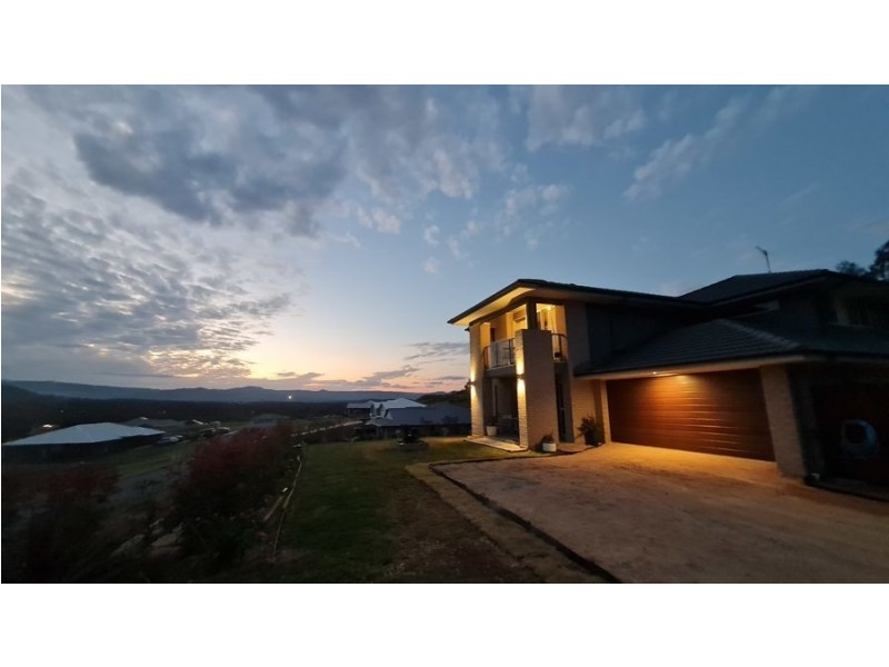 17 Skyline Drive, Withcott QLD 4352