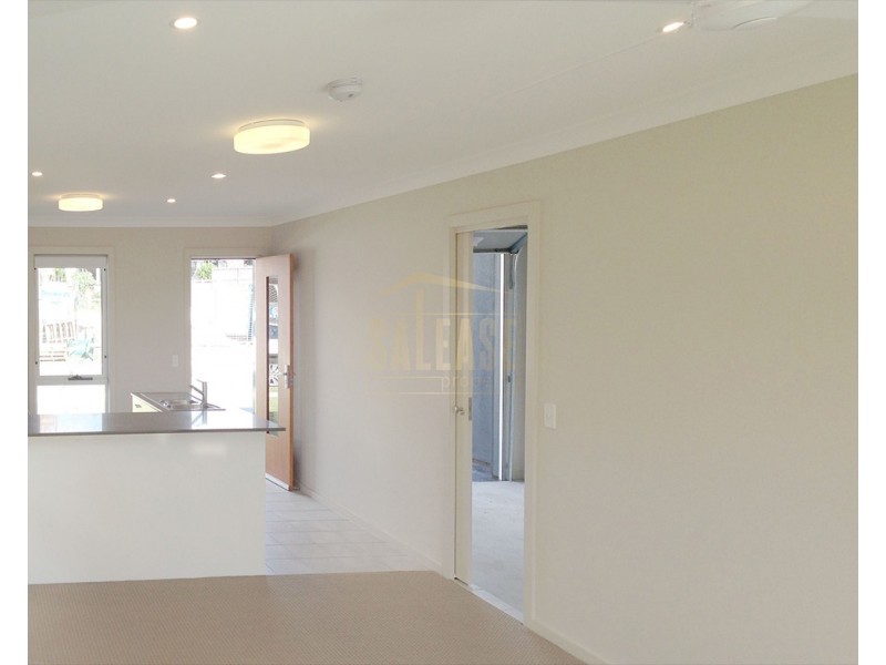 50 Mellish Pde, Glenfield NSW 2167