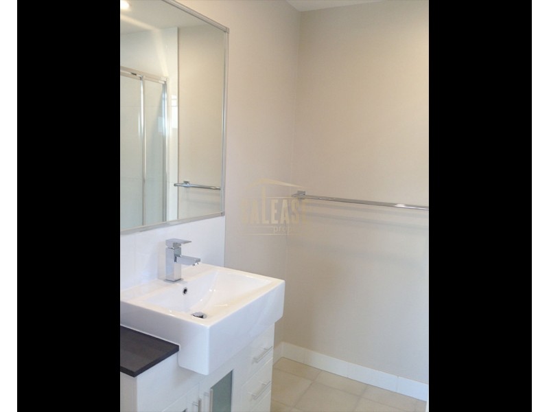 50 Mellish Pde, Glenfield NSW 2167