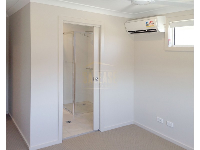50 Mellish Pde, Glenfield NSW 2167