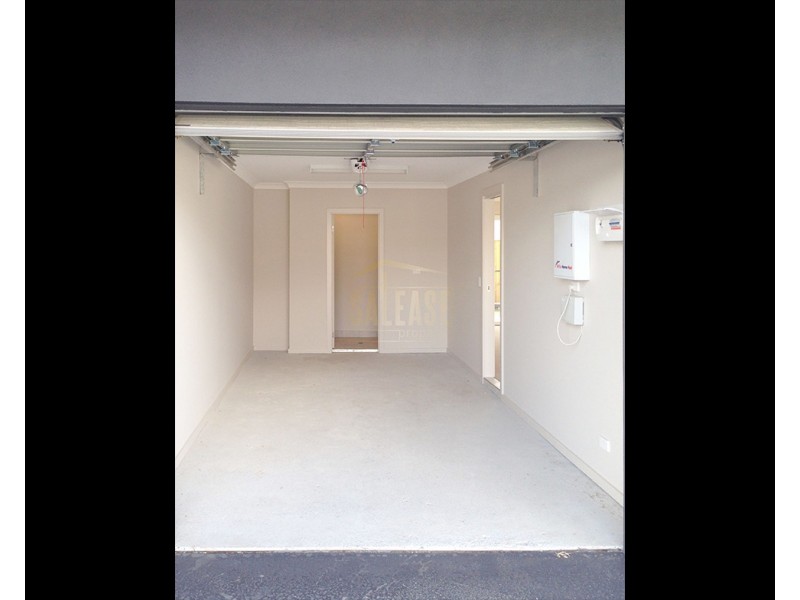 50 Mellish Pde, Glenfield NSW 2167