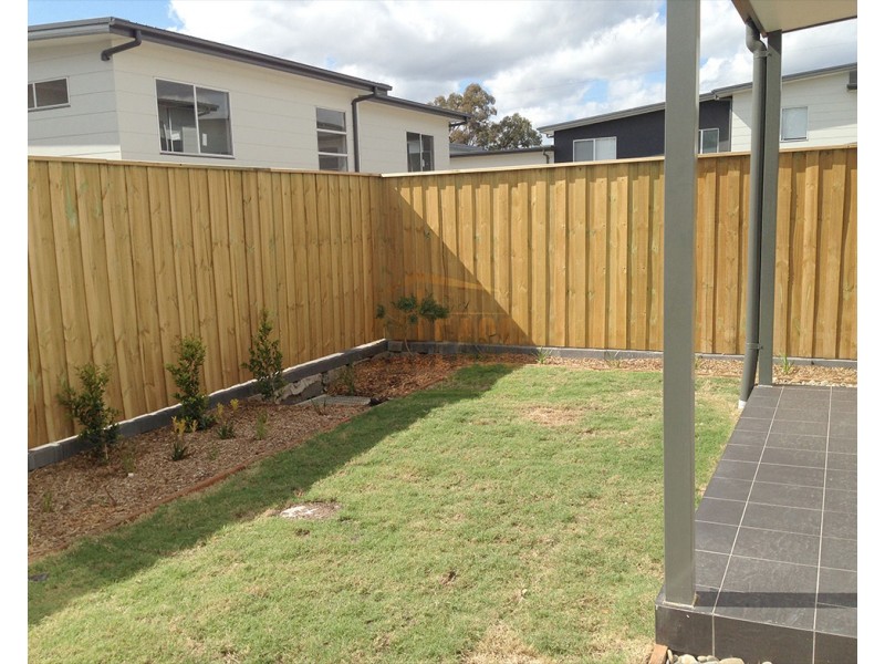 50 Mellish Pde, Glenfield NSW 2167