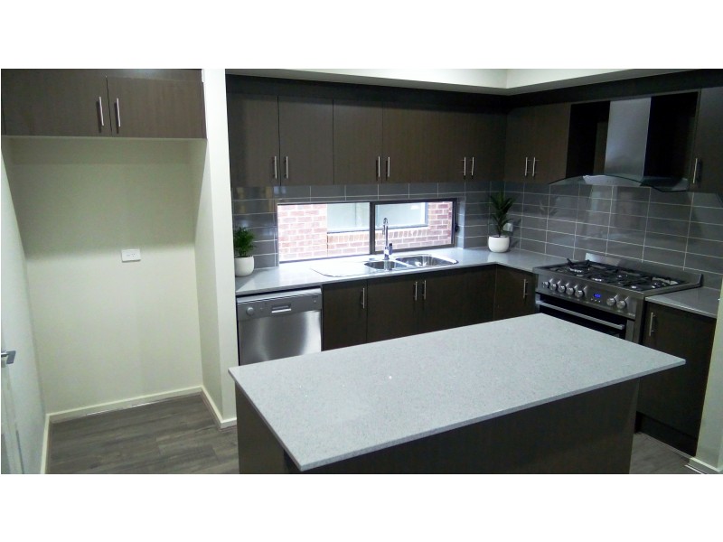 Brompton Street, Cranbourne South VIC 3977