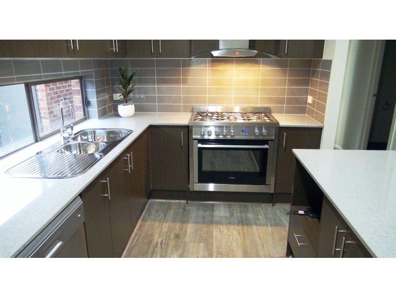 Brompton Street, Cranbourne South VIC 3977