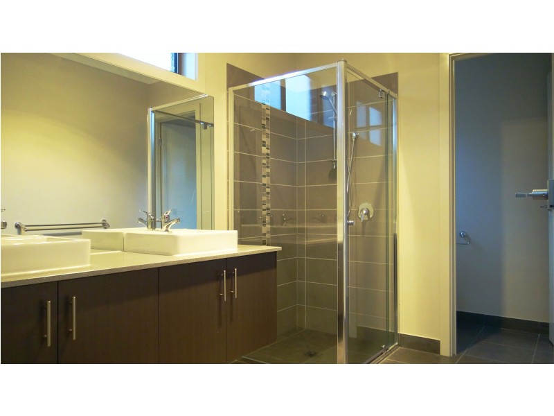 Brompton Street, Cranbourne South VIC 3977