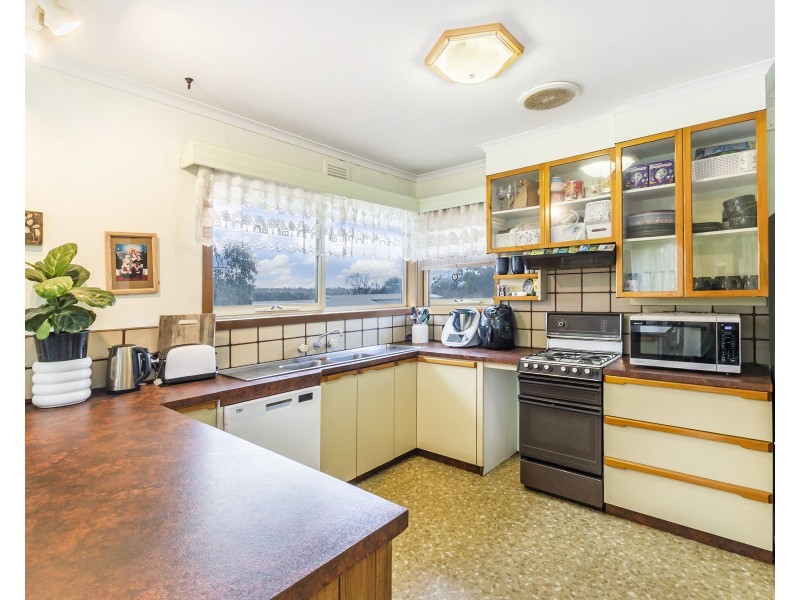 42 Avonmore Avenue, Portland VIC 3305
