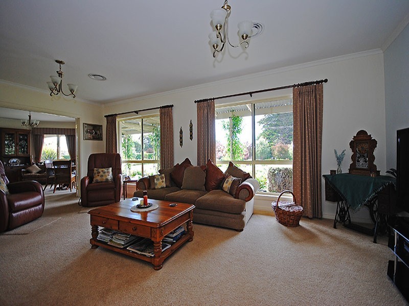 153 Caledonian Hill, Bolwarra VIC 3305