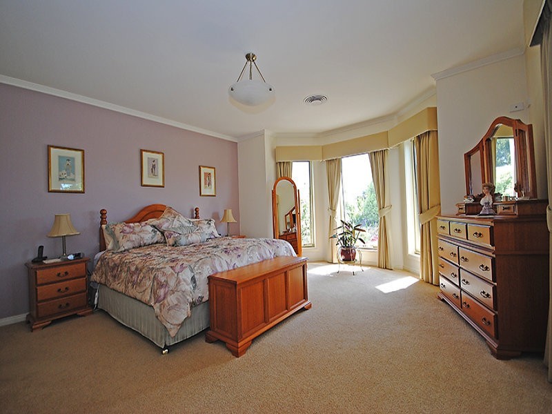 153 Caledonian Hill, Bolwarra VIC 3305