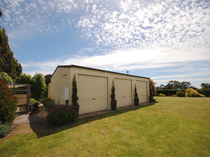 153 Caledonian Hill, Bolwarra VIC 3305
