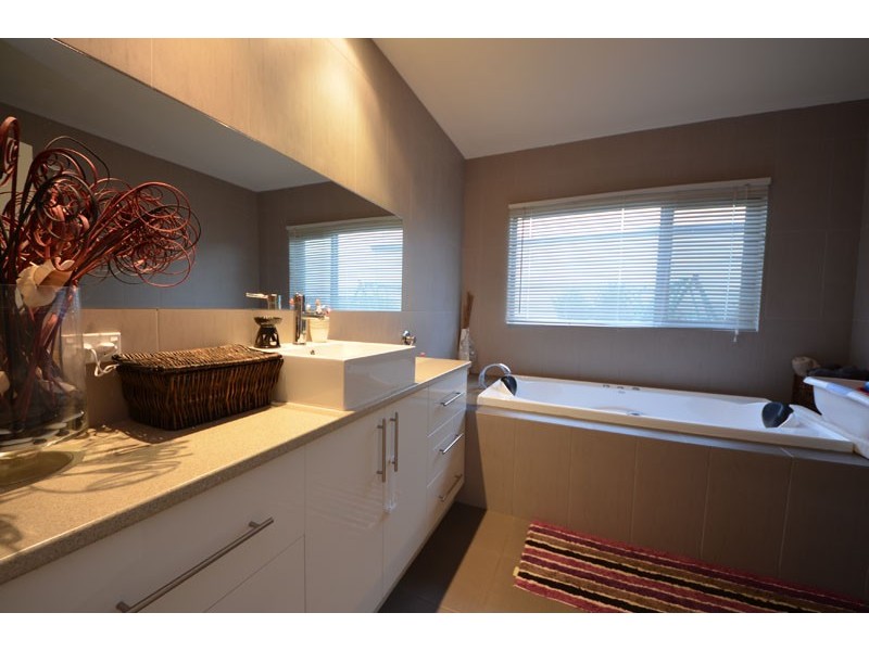 2 Sanford Court, Portland VIC 3305