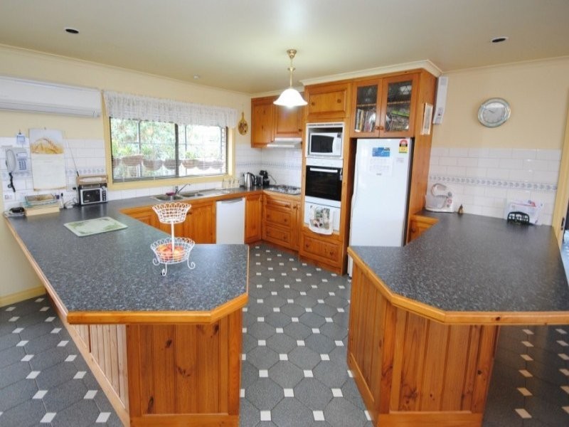 17 Connemarra Court, Portland VIC 3305