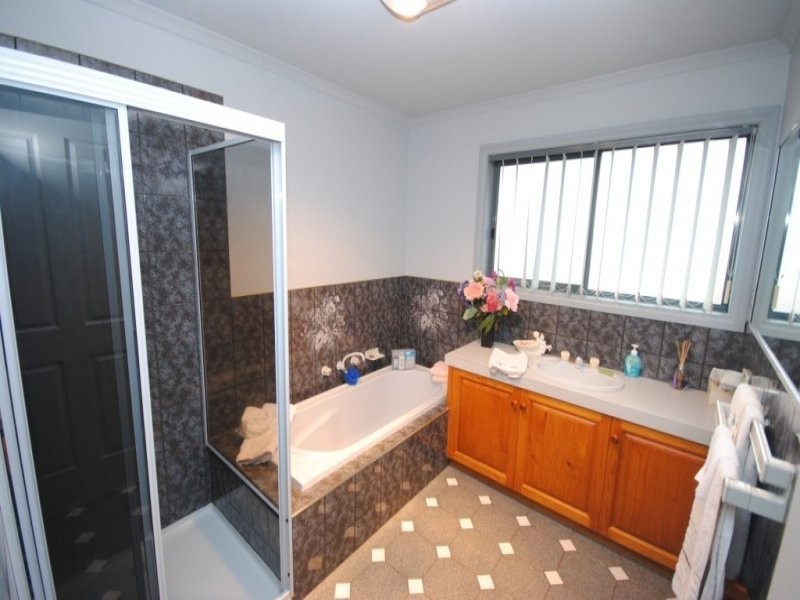 17 Connemarra Court, Portland VIC 3305