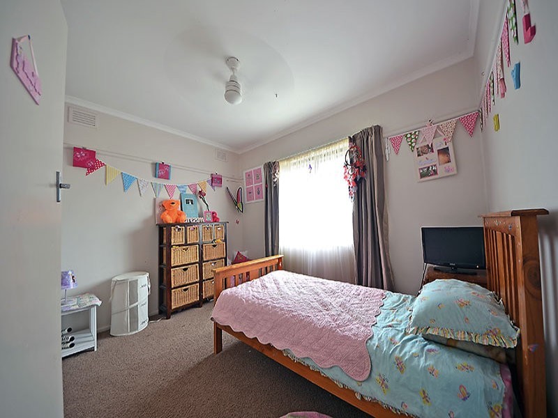 37 Lindsay Street, Heywood VIC 3304