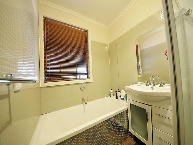 37 Lindsay Street, Heywood VIC 3304