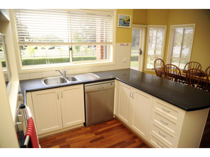 53 Caledonian Hill Road, Bolwarra VIC 3305