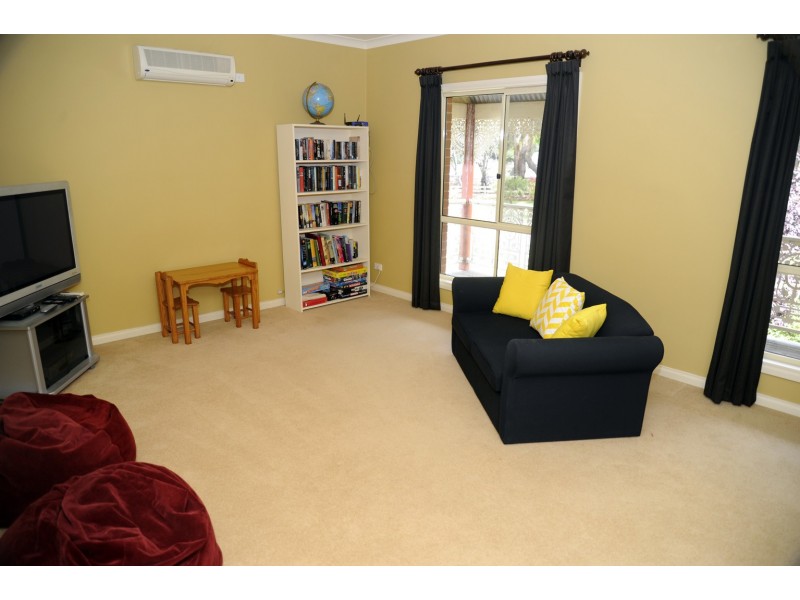 53 Caledonian Hill Road, Bolwarra VIC 3305