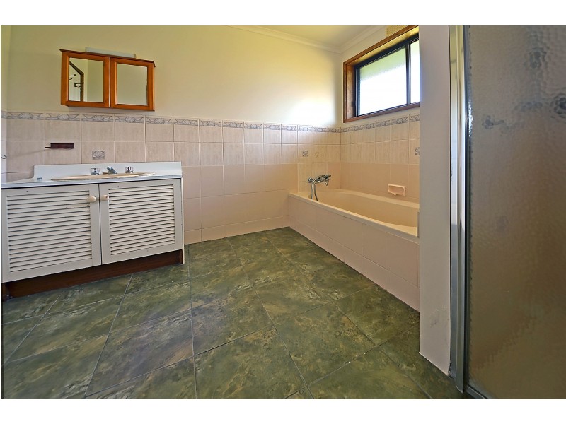 133 Bridgewater Road, Portland VIC 3305
