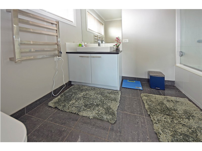 11 Madeira Close, Portland VIC 3305
