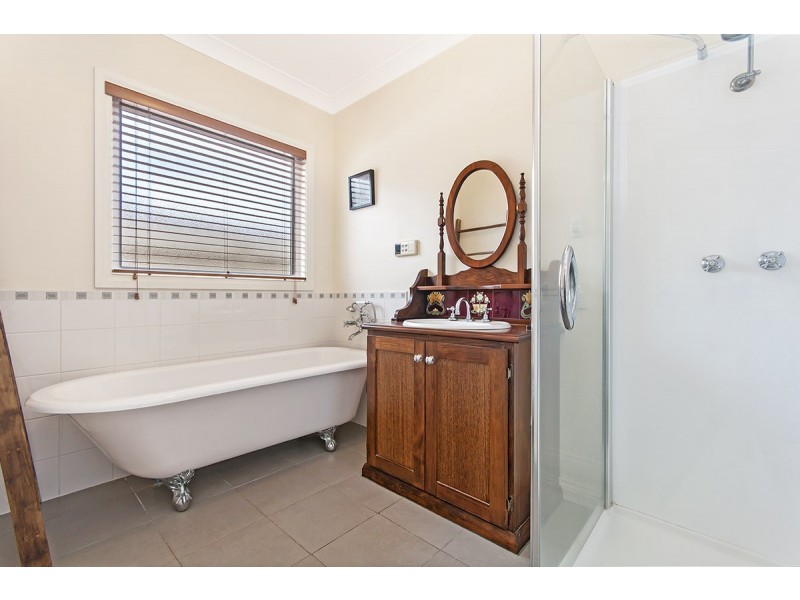 11 Banksia Court, Portland VIC 3305