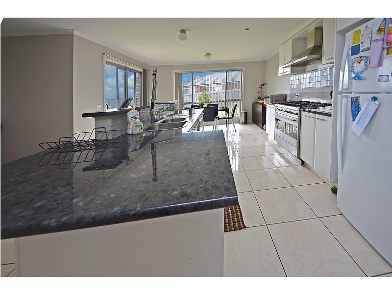 11 Madeira Close, Portland VIC 3305