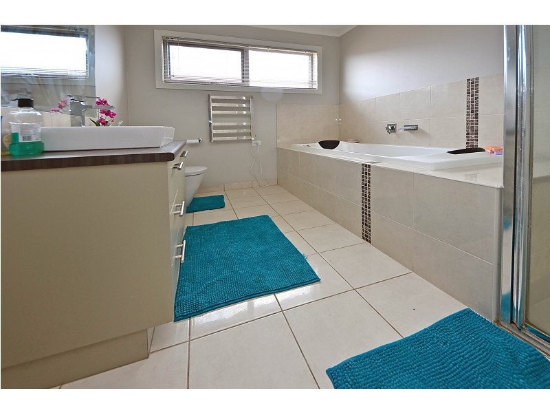 11 Madeira Close, Portland VIC 3305