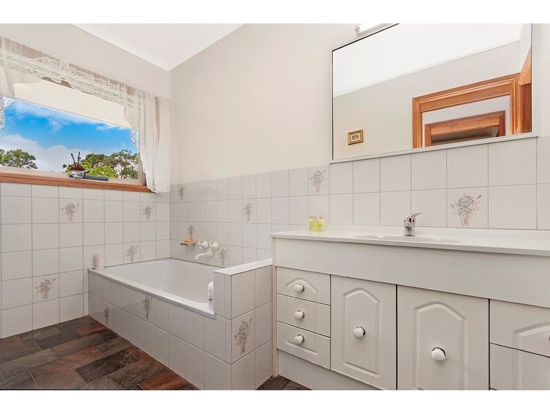 6 Denhill Court, Portland VIC 3305