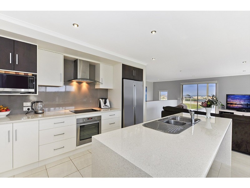 16 Aquarius Court, Portland VIC 3305