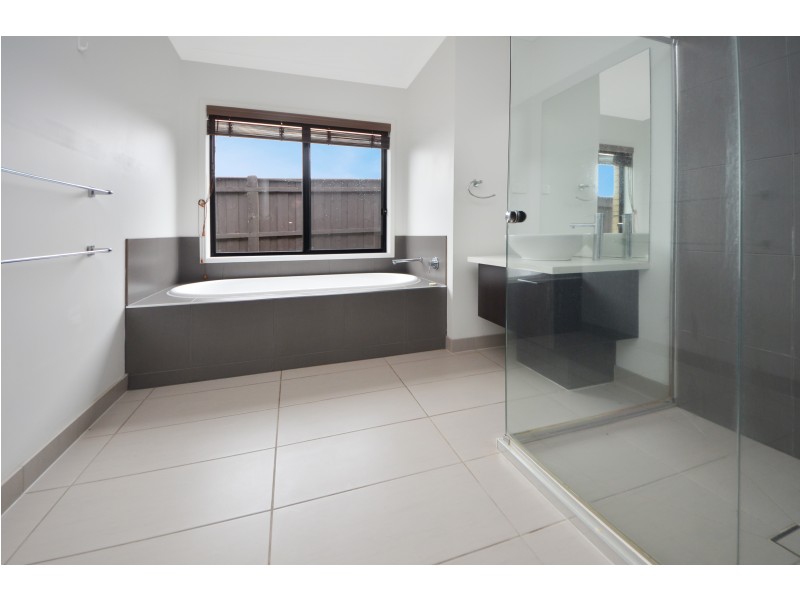 8 Pisces Court, Portland VIC 3305