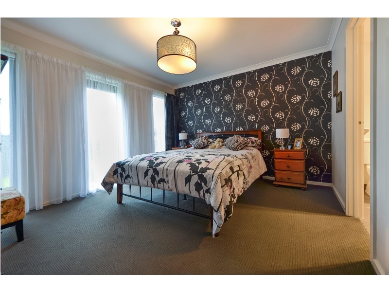 4 Neptune Avenue North, Portland VIC 3305