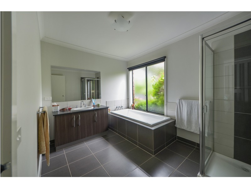 4 Neptune Avenue North, Portland VIC 3305