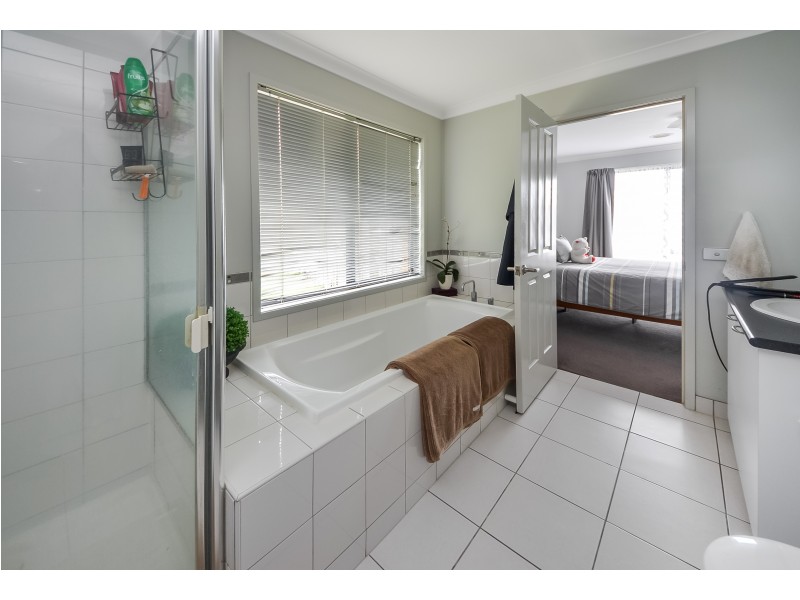 2 Tareel Court, Portland VIC 3305