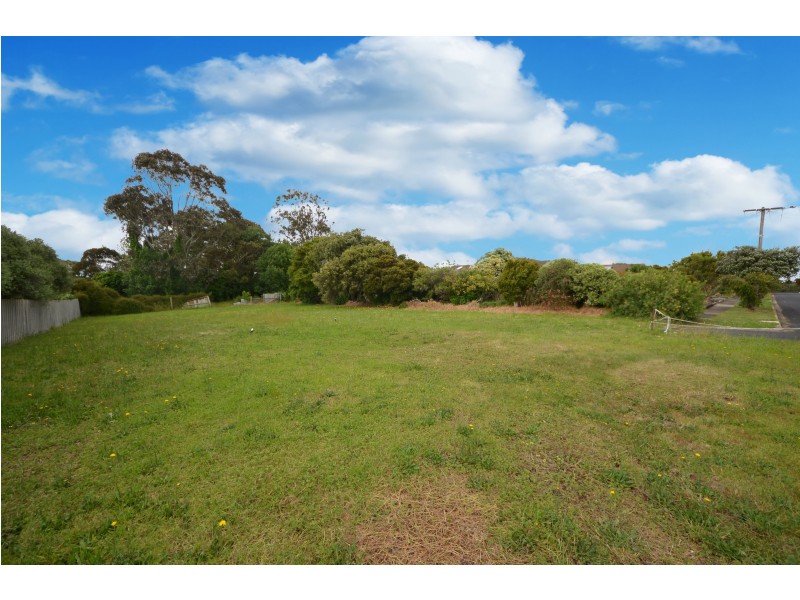 16 Robins Avenue, Portland VIC 3305