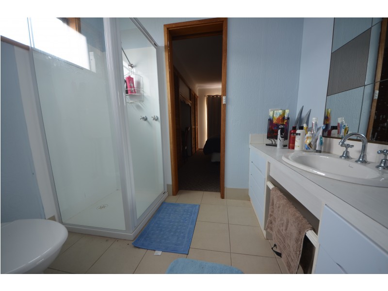 15 Beach Road, Allestree VIC 3305