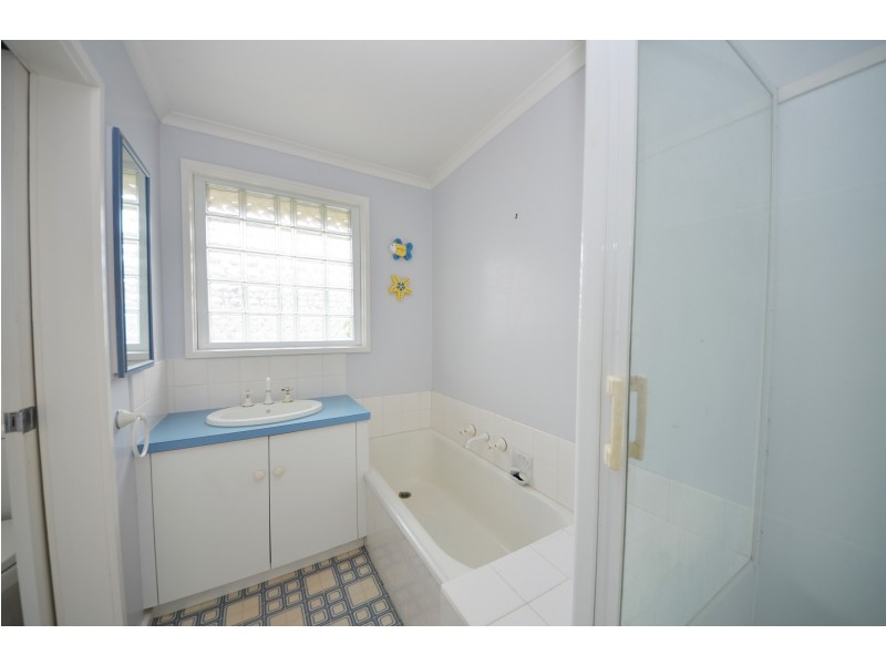 42 Waratah Crescent, Portland VIC 3305