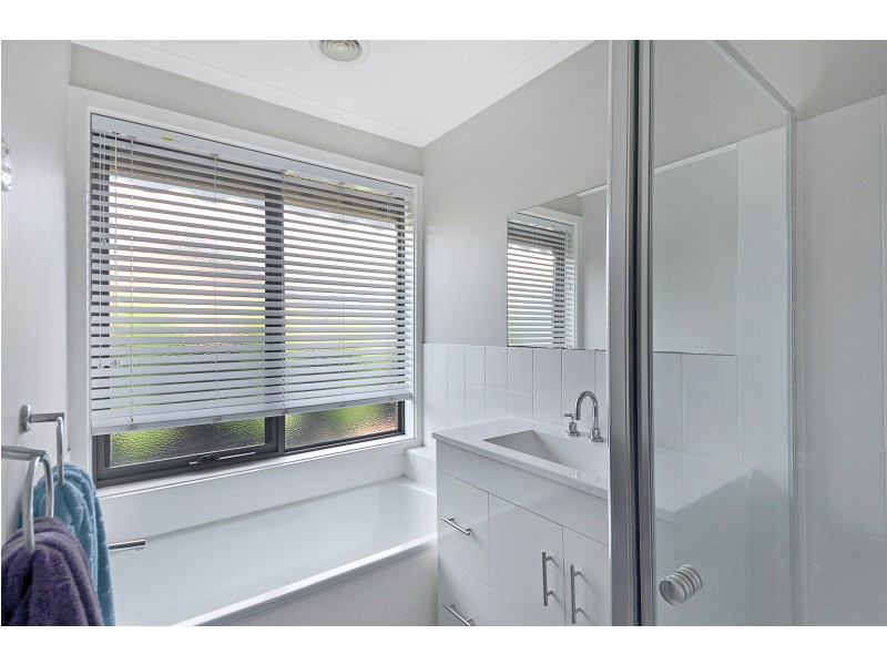 11 Lowan Court, Portland VIC 3305
