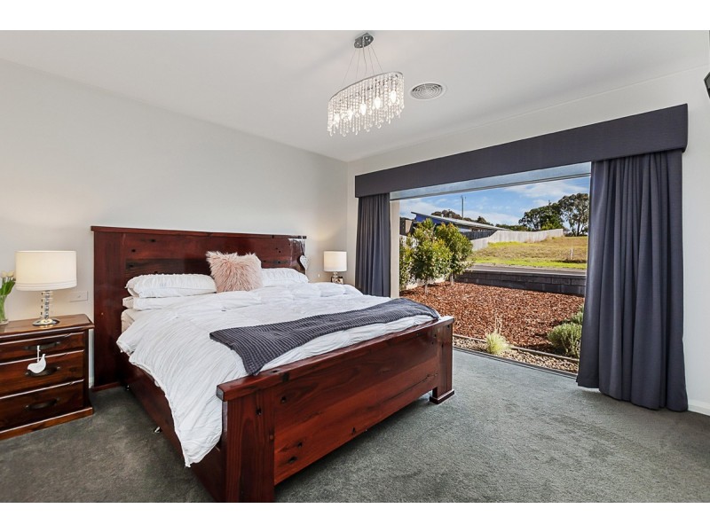 2 Neptune Avenue South, Portland VIC 3305
