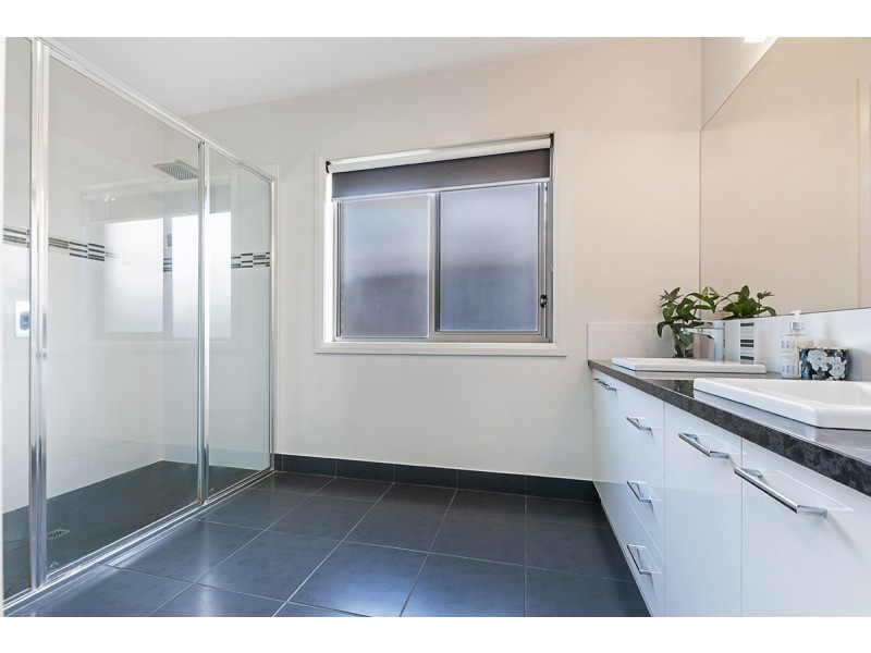 2 Neptune Avenue South, Portland VIC 3305