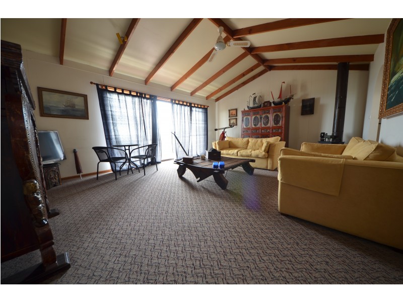 15 Beach Road, Allestree VIC 3305