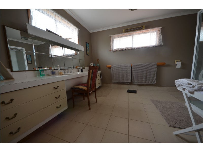 15 Beach Road, Allestree VIC 3305