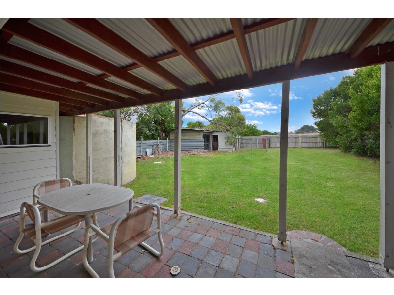15 Beach Road, Allestree VIC 3305