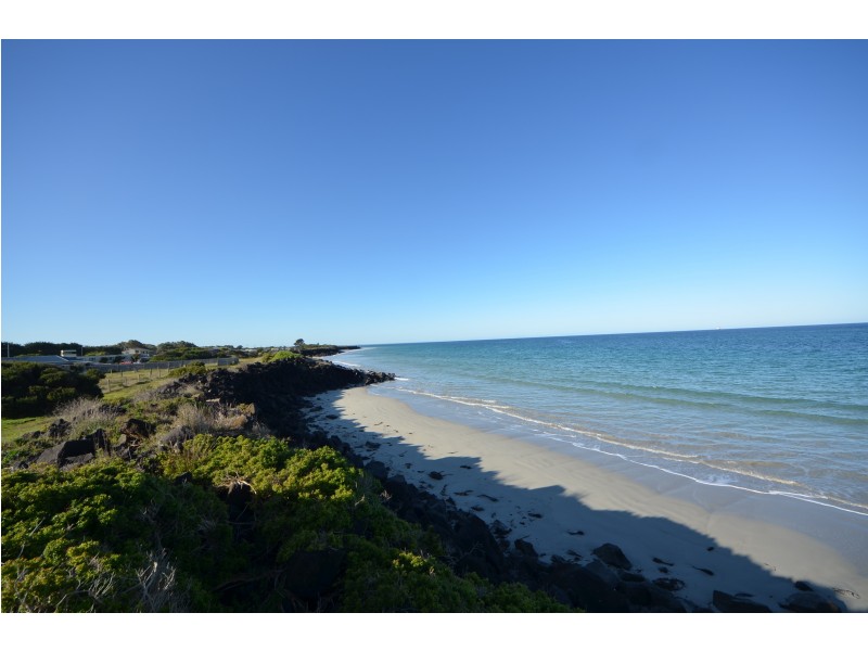 1/446 Dutton Way, Dutton Way VIC 3305