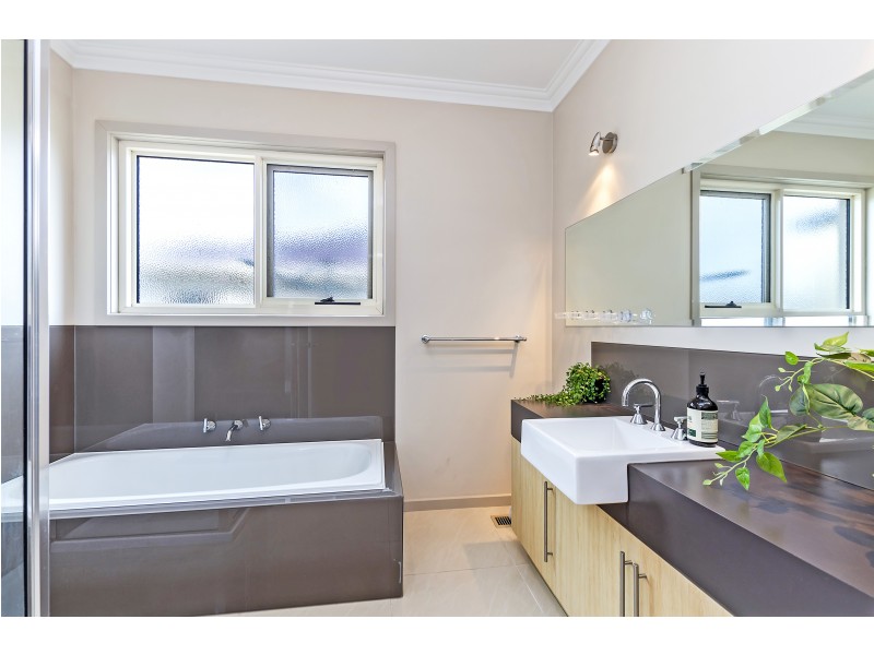 8 Laguna Court, Portland VIC 3305