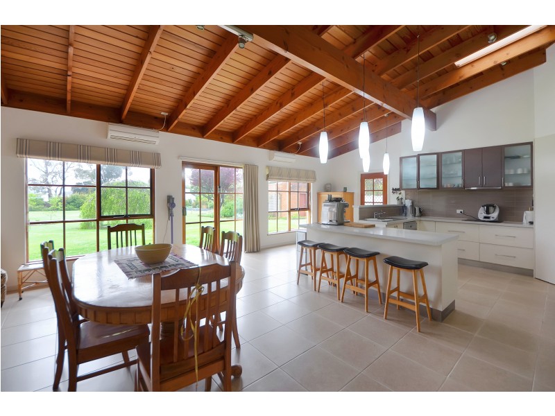 20 Burvilles Road, Portland VIC 3305