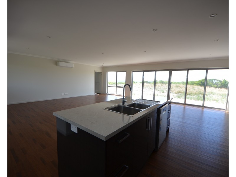 24 Ocean View Drive East, Narrawong VIC 3285