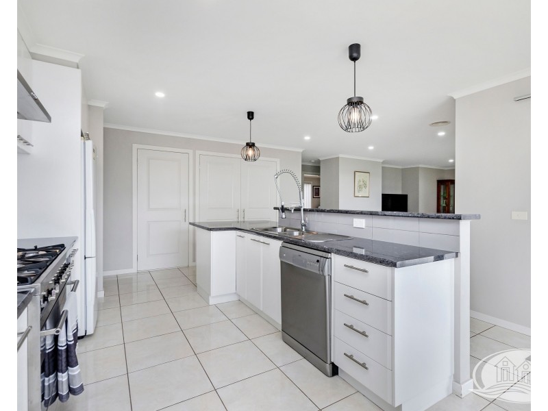 11 Madeira Close, Portland VIC 3305