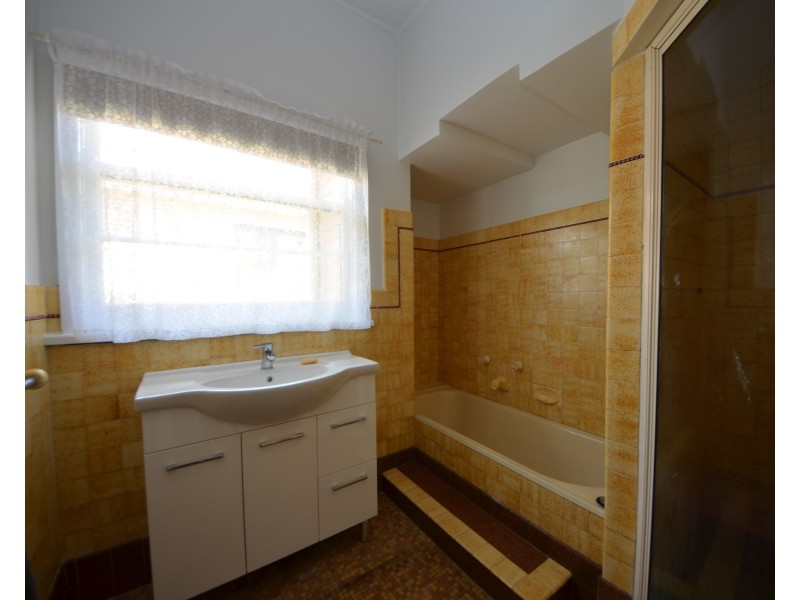 255 Hanlon Parade, Portland VIC 3305
